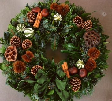 CHRISTMAS WREATHS Elegant Green Natural Door Wreath